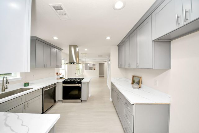 13710 Whitchurch Way, Houston, TX 77015