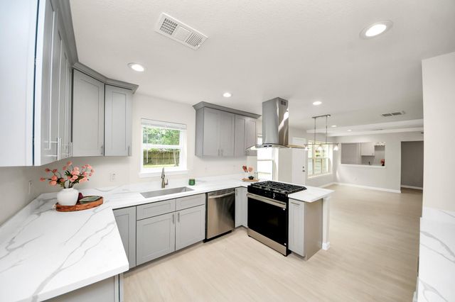 13710 Whitchurch Way, Houston, TX 77015