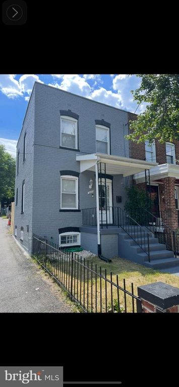 2340 HUNTER PL SE, Washington, DC 20020