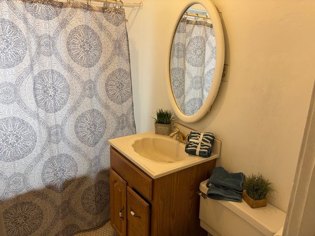 5252 N Ludlam Avenue 2, Chicago, IL 60630