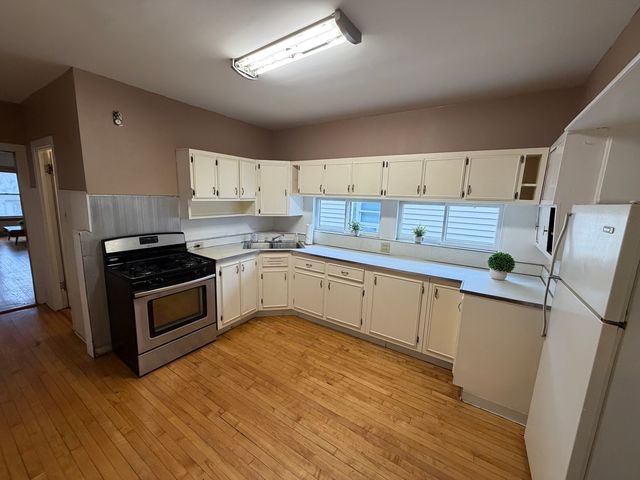 5252 N Ludlam Avenue 2, Chicago, IL 60630