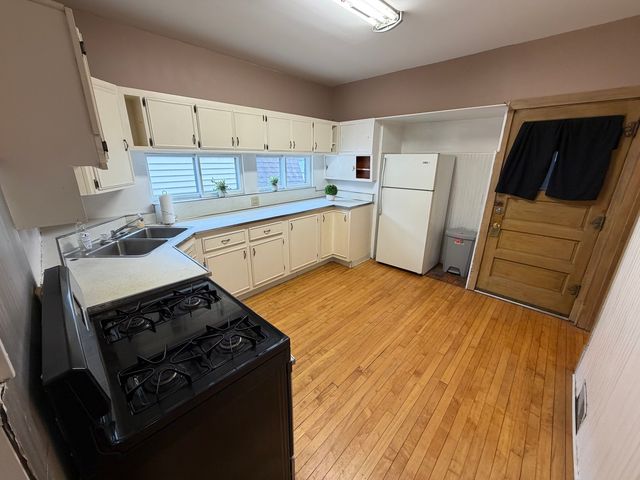 5252 N Ludlam Avenue 2, Chicago, IL 60630