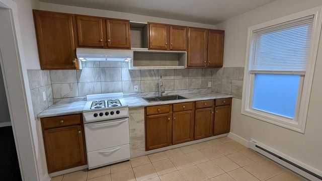 59 Davis 2 North, Fall River, MA 02723