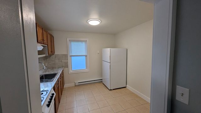 59 Davis 2 North, Fall River, MA 02723