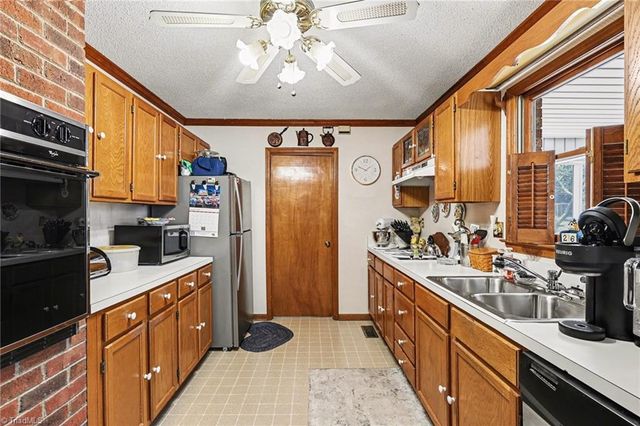 217 Greenlawn Drive, Kernersville, NC 27284