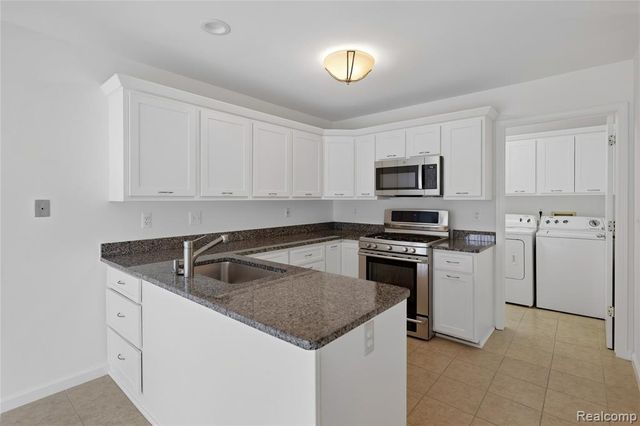 43442 Napa Drive, Sterling Heights, MI 48314