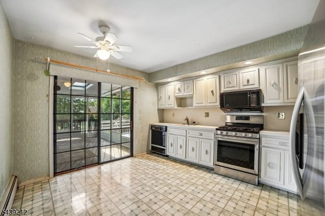 30 Tanglewood Dr, East Hanover Twp., NJ 07936