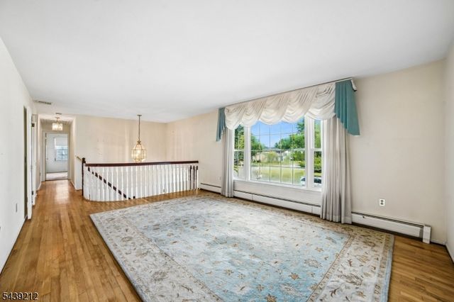 30 Tanglewood Dr, East Hanover Twp., NJ 07936