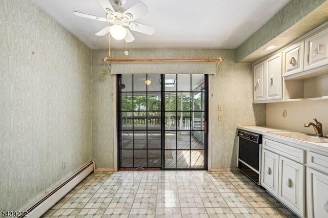 30 Tanglewood Dr, East Hanover Twp., NJ 07936