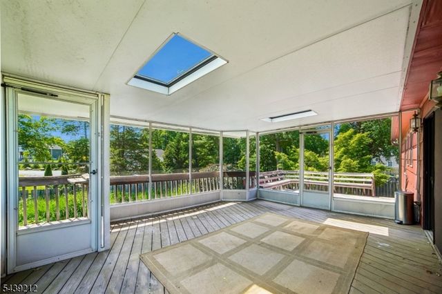 30 Tanglewood Dr, East Hanover Twp., NJ 07936