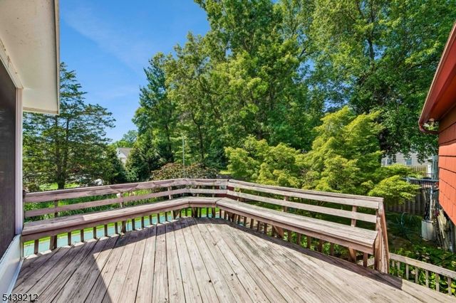 30 Tanglewood Dr, East Hanover Twp., NJ 07936