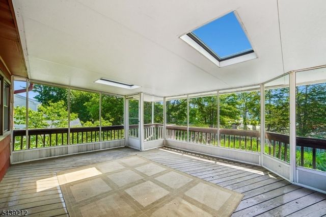30 Tanglewood Dr, East Hanover Twp., NJ 07936