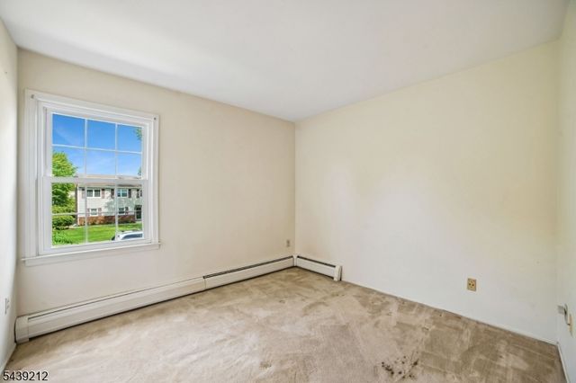30 Tanglewood Dr, East Hanover Twp., NJ 07936