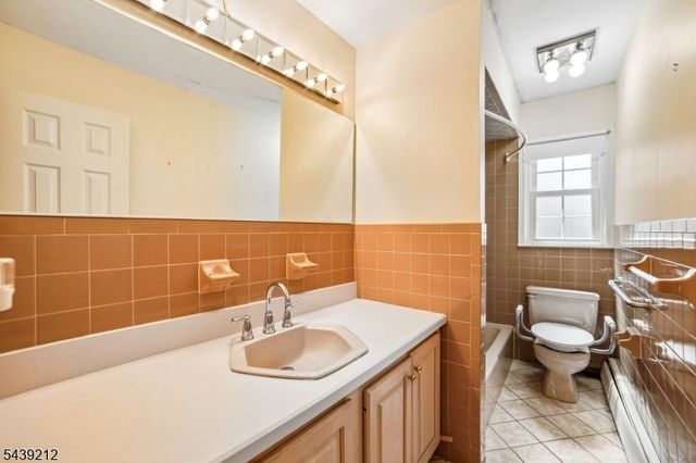 30 Tanglewood Dr, East Hanover Twp., NJ 07936