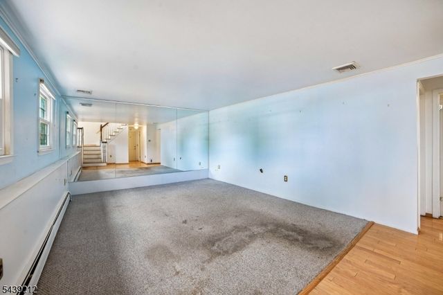 30 Tanglewood Dr, East Hanover Twp., NJ 07936