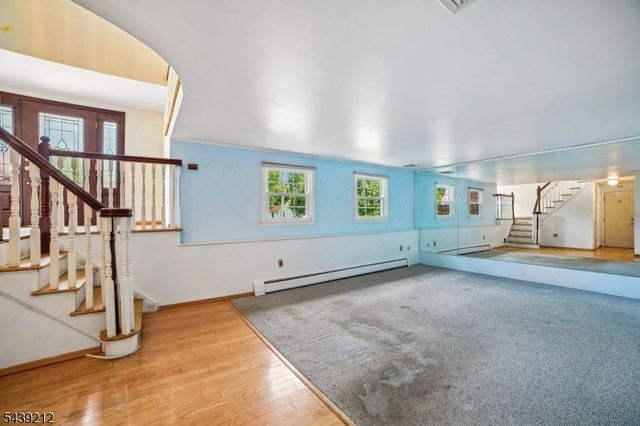 30 Tanglewood Dr, East Hanover Twp., NJ 07936