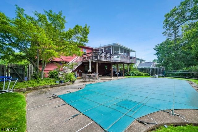 30 Tanglewood Dr, East Hanover Twp., NJ 07936