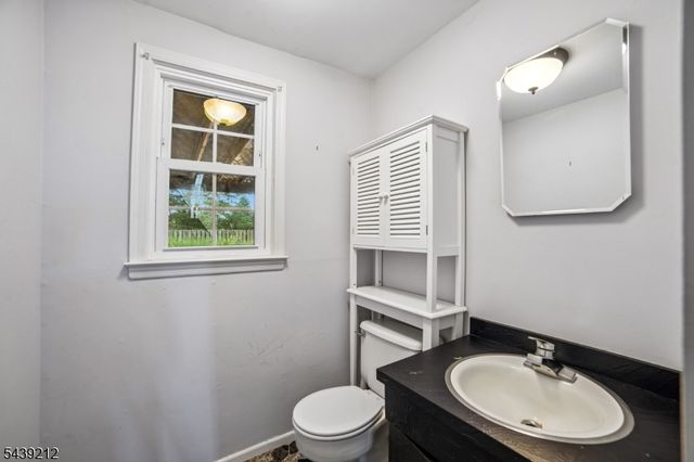 30 Tanglewood Dr, East Hanover Twp., NJ 07936