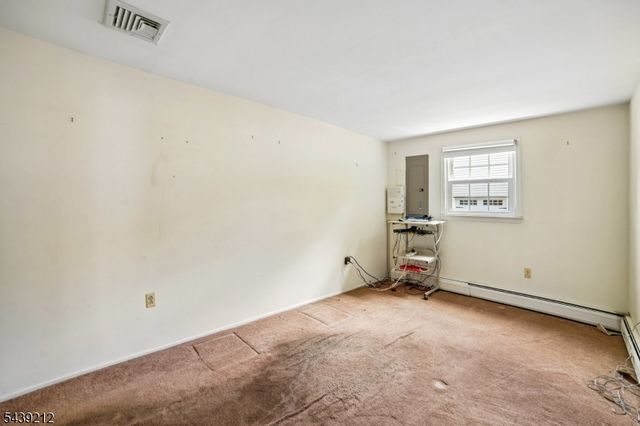 30 Tanglewood Dr, East Hanover Twp., NJ 07936