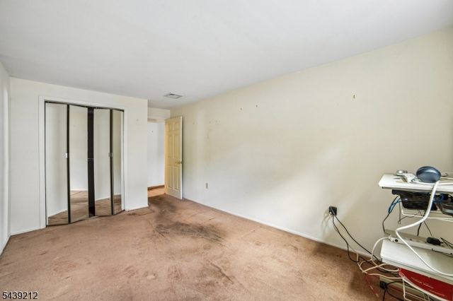 30 Tanglewood Dr, East Hanover Twp., NJ 07936