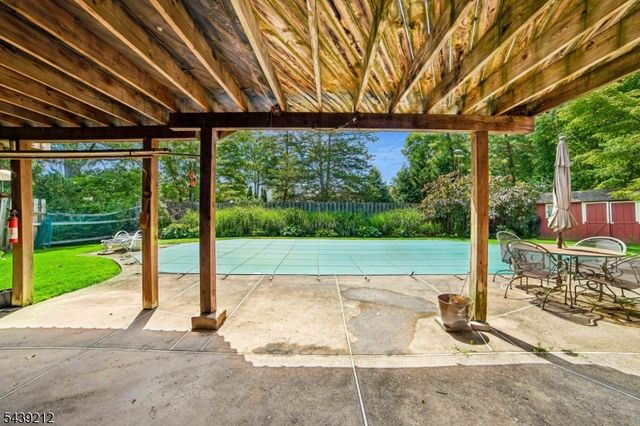 30 Tanglewood Dr, East Hanover Twp., NJ 07936