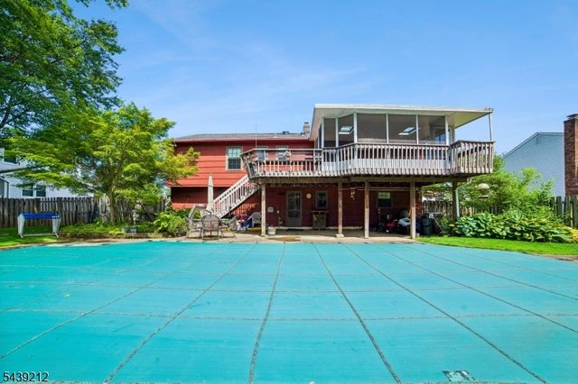30 Tanglewood Dr, East Hanover Twp., NJ 07936