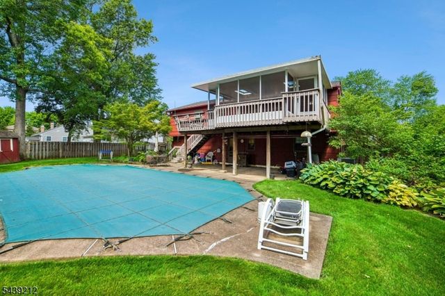 30 Tanglewood Dr, East Hanover Twp., NJ 07936