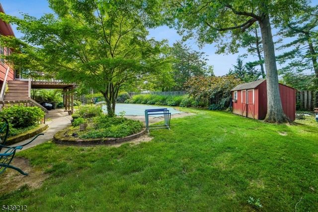 30 Tanglewood Dr, East Hanover Twp., NJ 07936