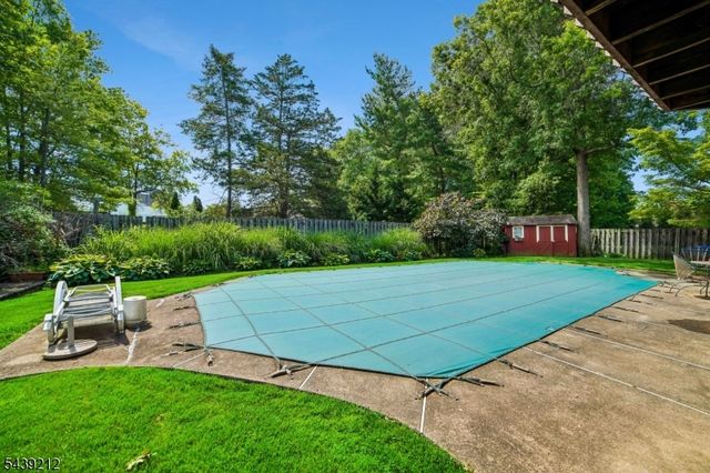 30 Tanglewood Dr, East Hanover Twp., NJ 07936