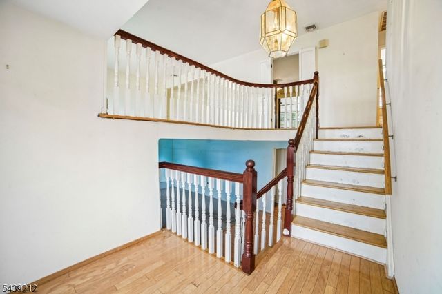30 Tanglewood Dr, East Hanover Twp., NJ 07936