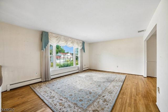 30 Tanglewood Dr, East Hanover Twp., NJ 07936