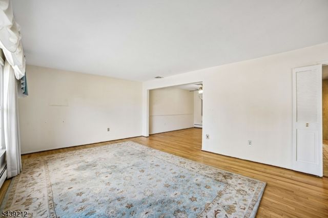 30 Tanglewood Dr, East Hanover Twp., NJ 07936