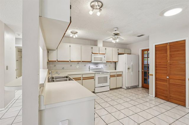 9913 CHESHAM DRIVE, Orlando, FL 32817