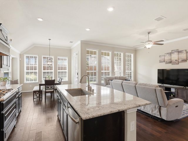 800 River Oak Avenue, Euless, TX 76039