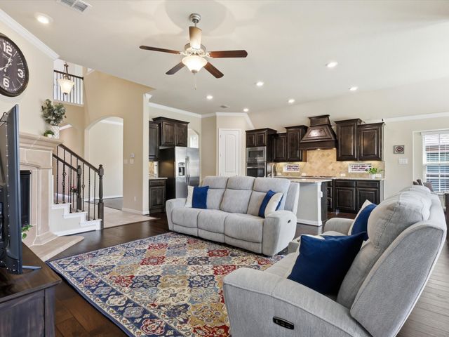 800 River Oak Avenue, Euless, TX 76039