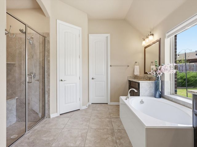 800 River Oak Avenue, Euless, TX 76039