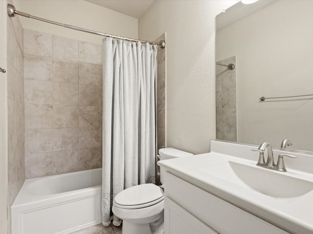 800 River Oak Avenue, Euless, TX 76039