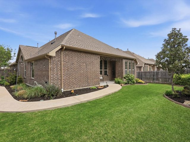800 River Oak Avenue, Euless, TX 76039