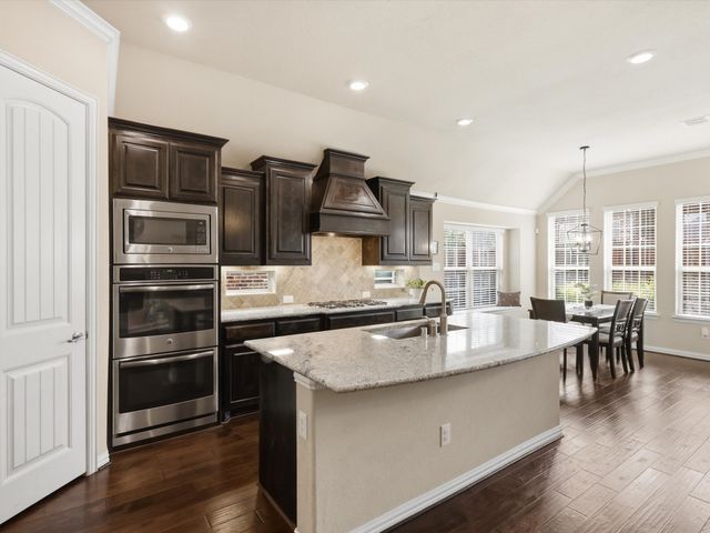 800 River Oak Avenue, Euless, TX 76039