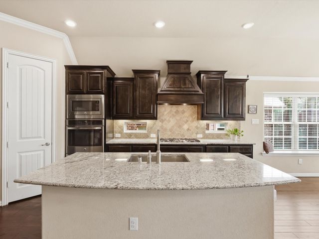 800 River Oak Avenue, Euless, TX 76039