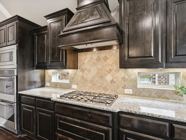 800 River Oak Avenue, Euless, TX 76039