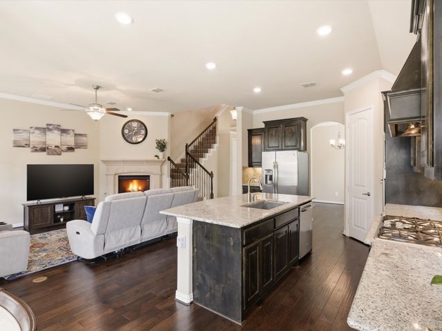 800 River Oak Avenue, Euless, TX 76039