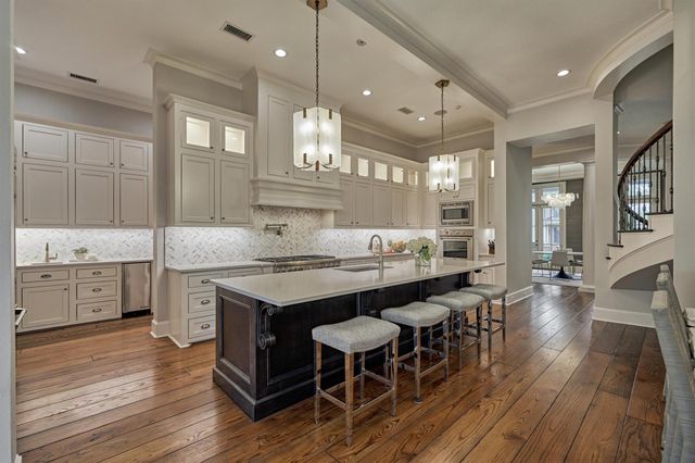 22 E Shore Drive, The Woodlands, TX 77380