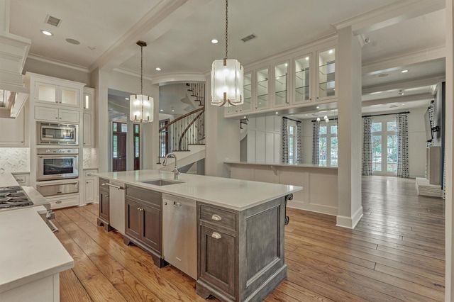 22 E Shore Drive, The Woodlands, TX 77380