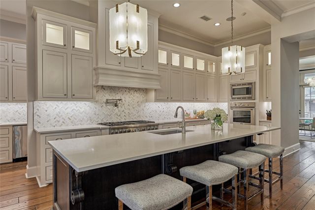 22 E Shore Drive, The Woodlands, TX 77380