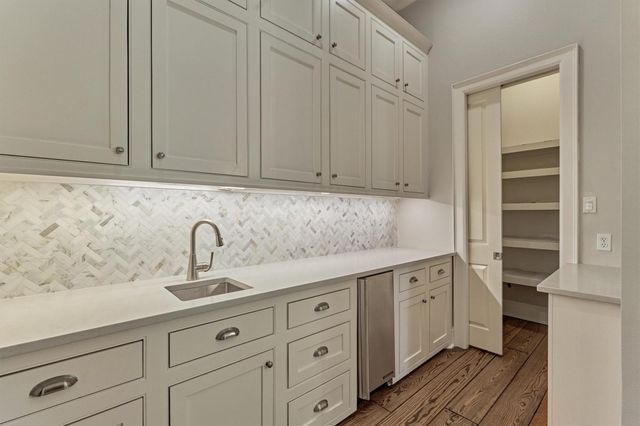 22 E Shore Drive, The Woodlands, TX 77380