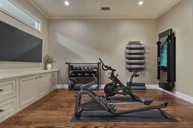 22 E Shore Drive, The Woodlands, TX 77380