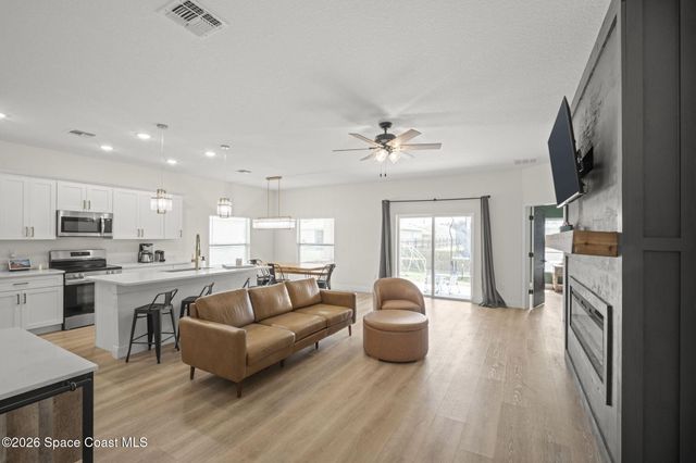 8336 100th Avenue, Vero Beach, FL 32967