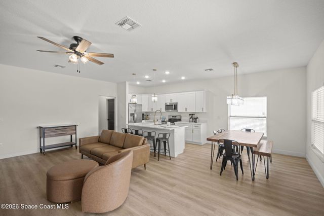 8336 100th Avenue, Vero Beach, FL 32967