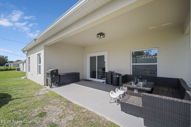 8336 100th Avenue, Vero Beach, FL 32967